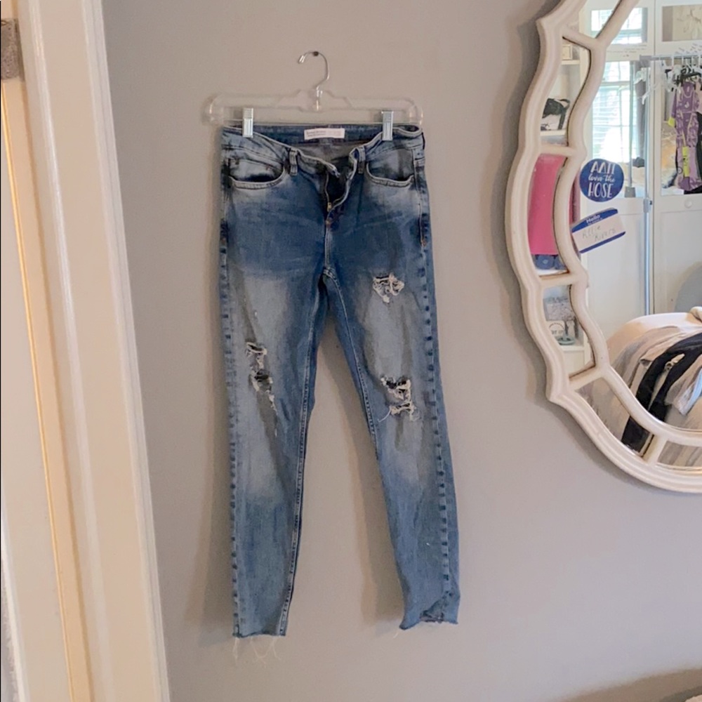 Zara Faded & Frayed Look Jeans size 6 FIT LIKE 4